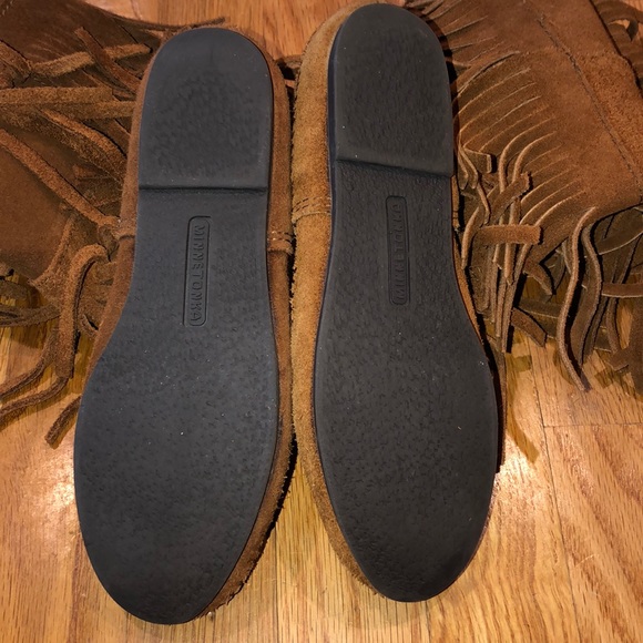 Women’s size 5 Minnetonka Fringe boots - Picture 5 of 6